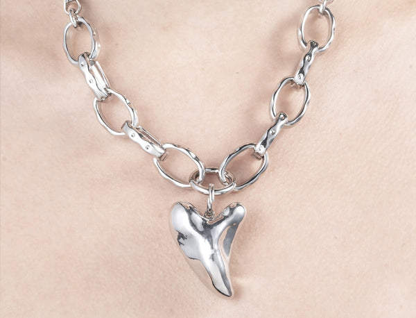CHUNKY HEART NECKLACE