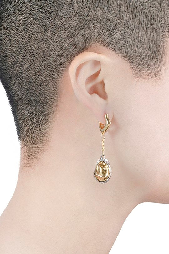 LONG OYSTER SINGLE DROP EARRING